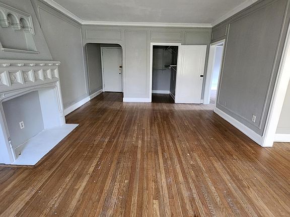 3rd image of 9829 Lake Ave