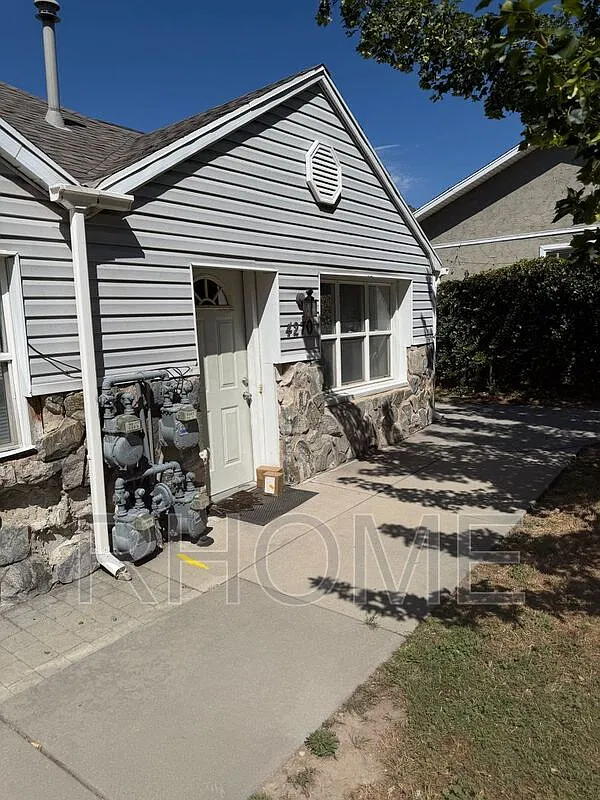 3 bed, 2.0 bath, 1500 sqft, $1,849 — Photo 2