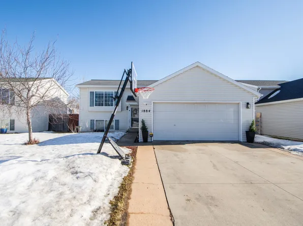 1884 Huntington Ln, West Fargo, ND 58078