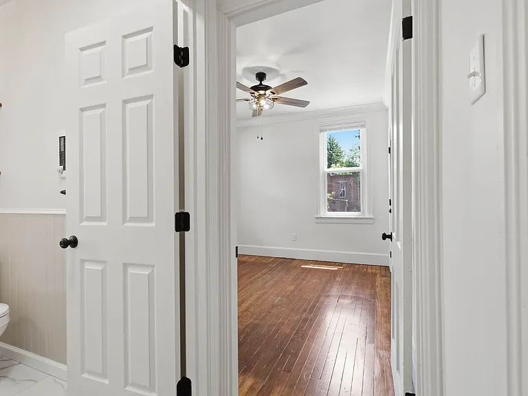 642-644 Walnut St — Photo 13