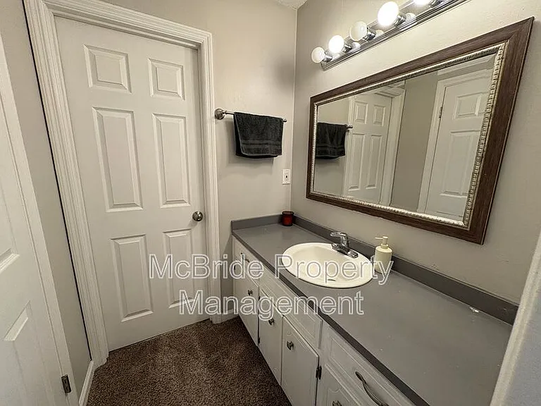4409 Roxbury Dr — Photo 13