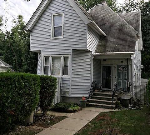 4th image of 184 Beach Ave