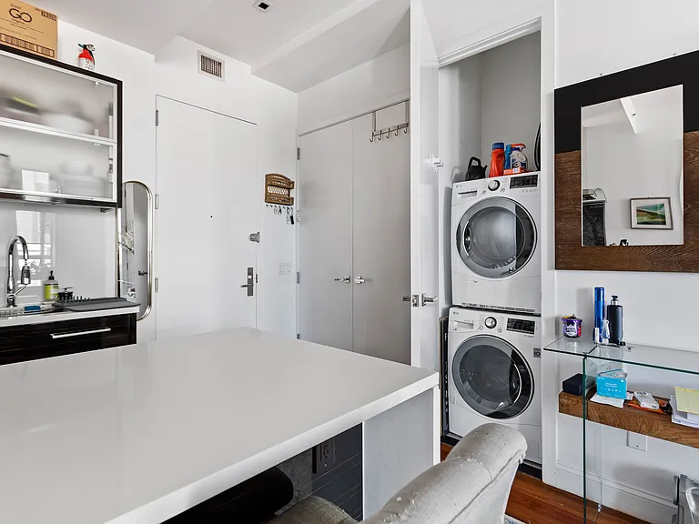 135 N 11th St #5G — Photo 3