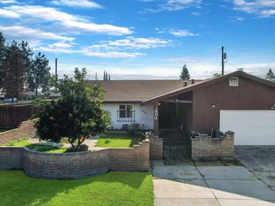 2601 W Country Avenue, Visalia, CA, 93277