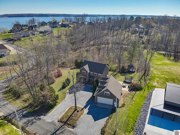 2nd image of 282 Vista Dr
