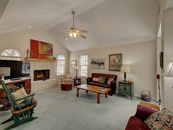 5th image of 455 Vicksburg Ave