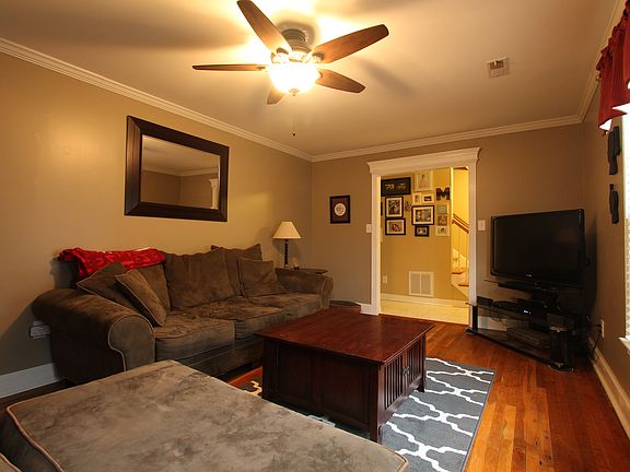 4th image of 653 Village Green Pkwy