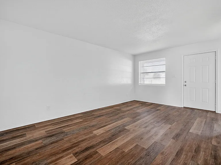 2417 N Oleander Ave #5 — Photo 5