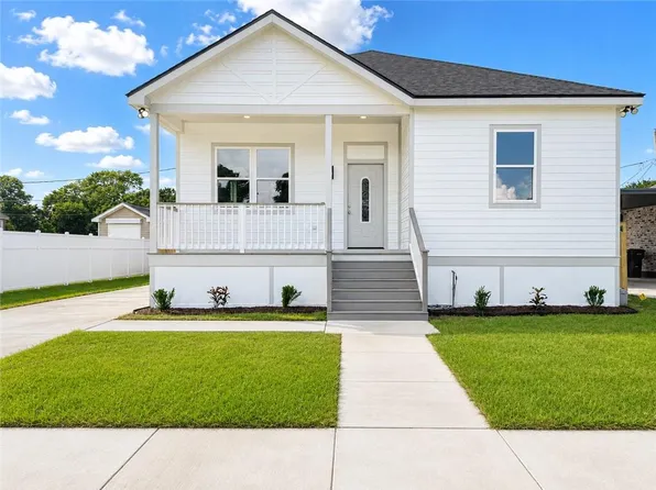 22 Keane Dr, Chalmette, LA 70043