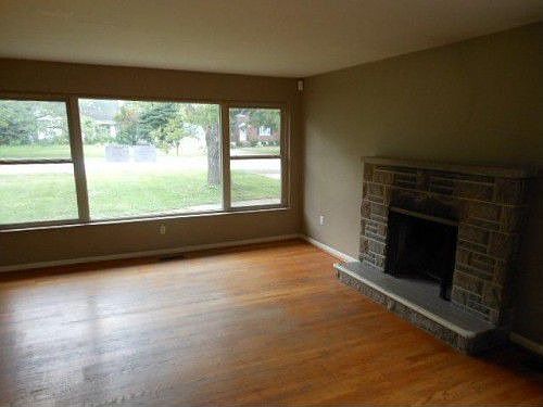 4th image of 50 Carran Dr
