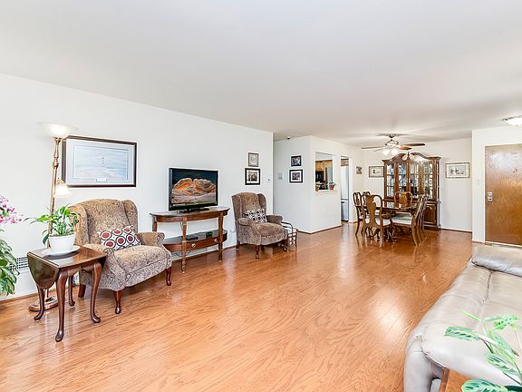 3rd image of 7510 Farmingdale Dr APT 105