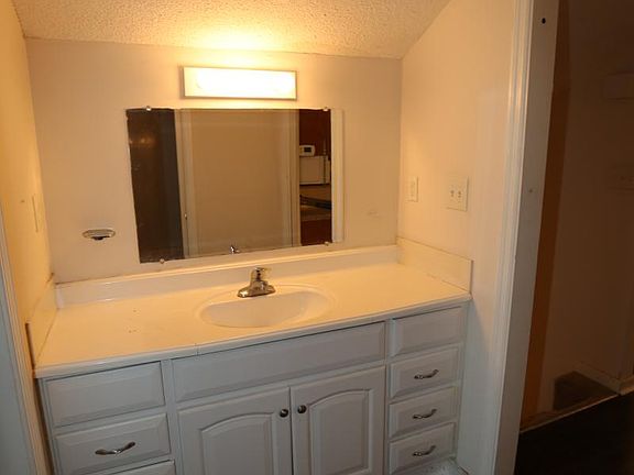4th image of 107 Broad St APT 1