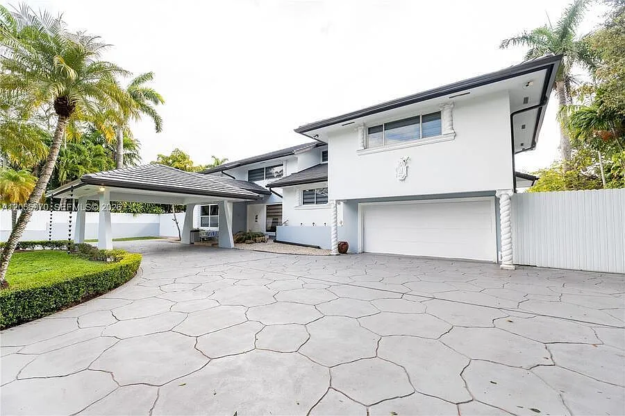 10 bed, 5116 sqft, $14,000 — Photo 4