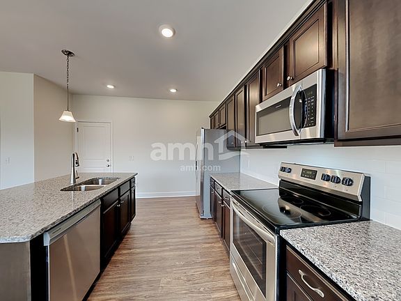 3rd image of 1028 Bluewater Point Dr