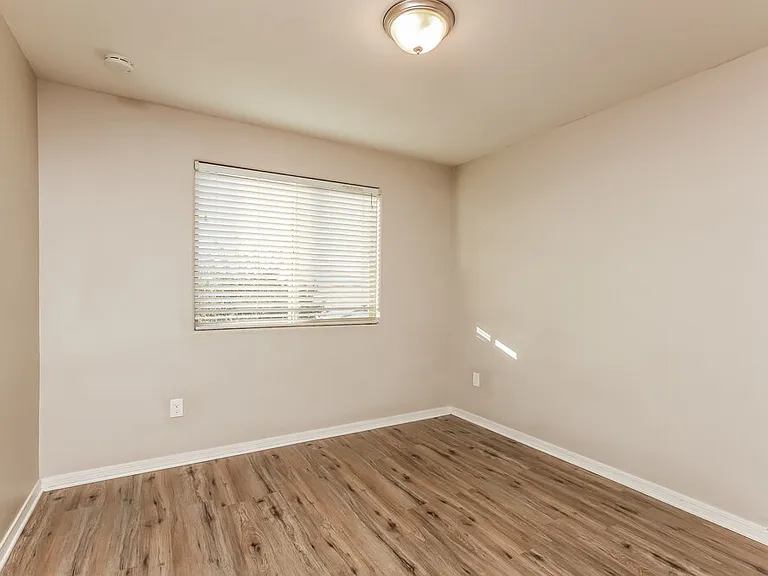 8237 W Kittiwake Ln — Photo 14