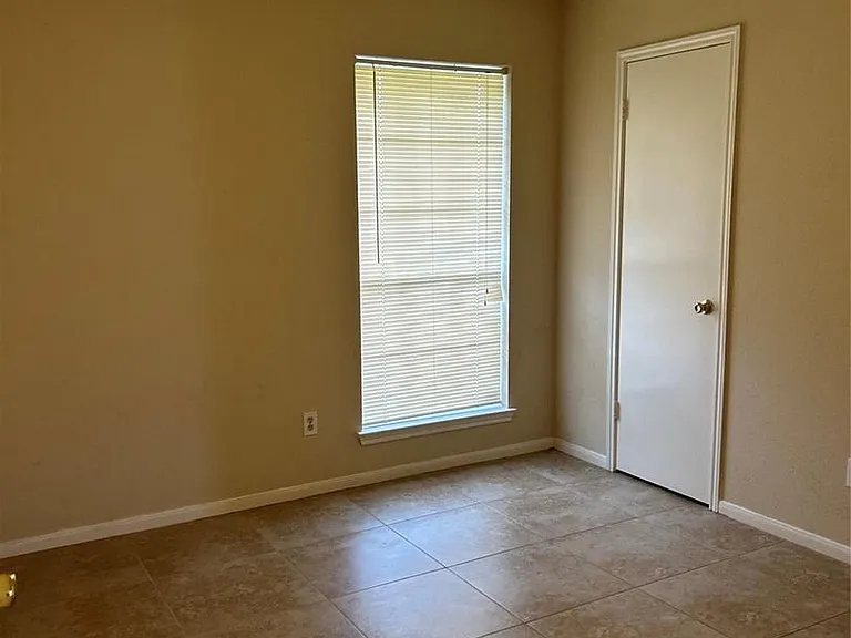2306 Old Oak Ln — Photo 6
