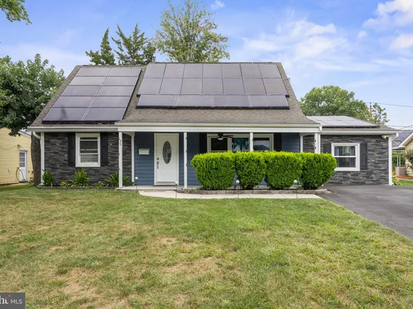 35 Medallion Ln, Willingboro, NJ 08046
