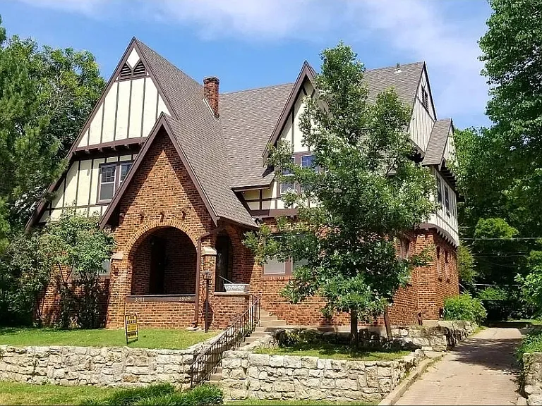 3911 Willow Dr — Photo 1