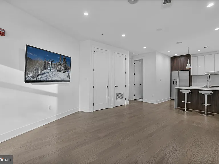 1220 Potomac Ave SE #3 — Photo 3