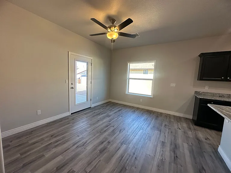 2743 Chambers Ave — Photo 56