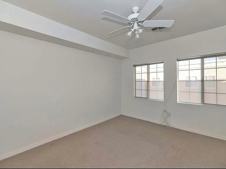 421 W 6th St #1016 — Photo 11