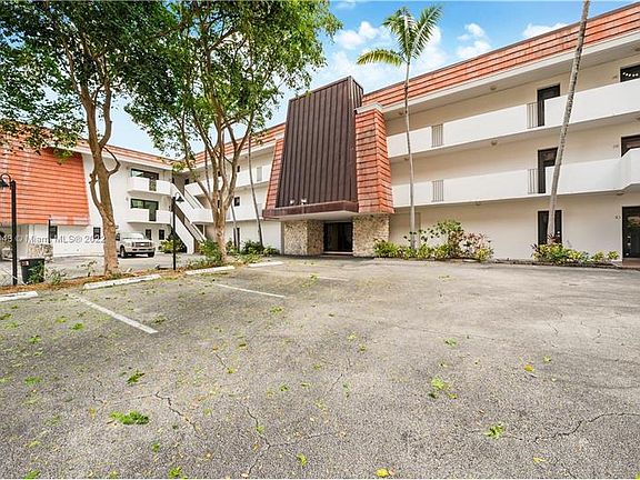 3rd image of 6855 Edgewater Dr #1A