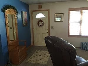 3rd image of 33 Crestwood Dr