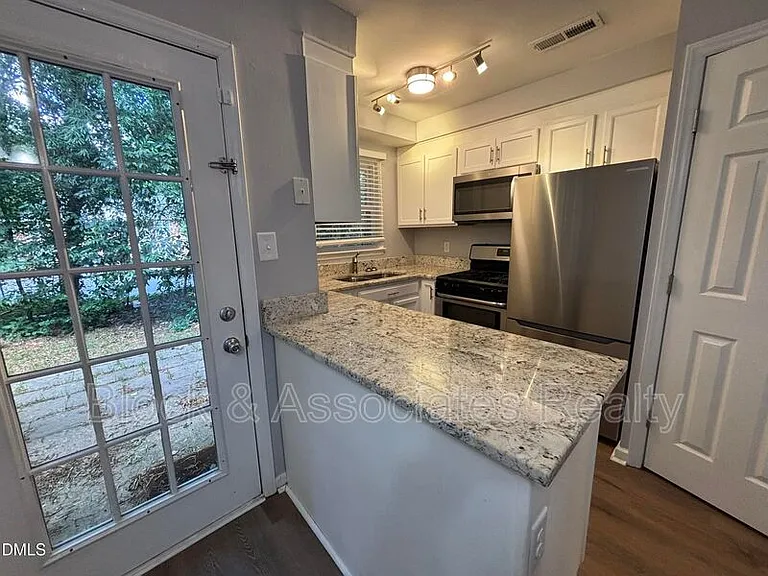 4808 Blue Bird Ct #D — Photo 21