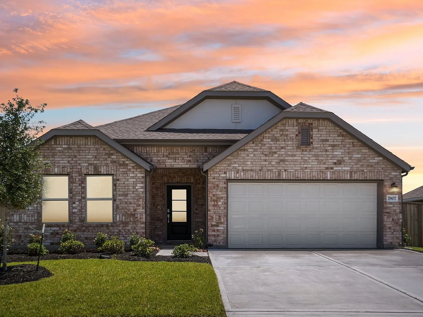 4 Bedroom Single Family Home in Richmond — Photo 1