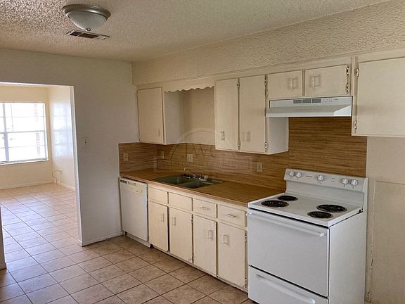 5th image of 912 Travis Ln