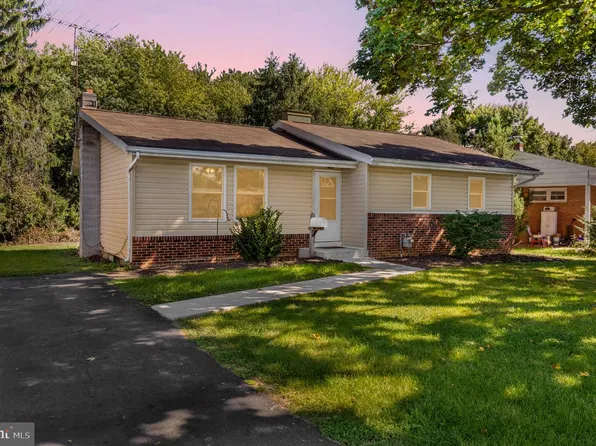 1106 Circle Dr, Martinsburg, WV 25401