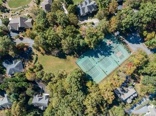 1 Country Club Rd, Mills River, NC 28759