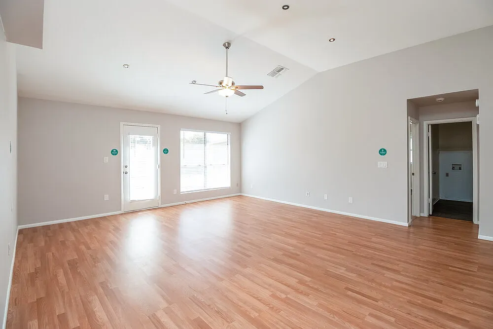 3 bed, 2.0 bath, 1456 sqft, $2,005 — Photo 3