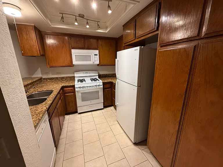 1723 E Flora St #A — Photo 16
