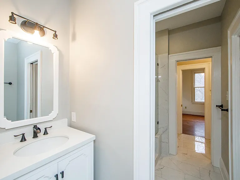 407 W 9th St #B — Photo 12