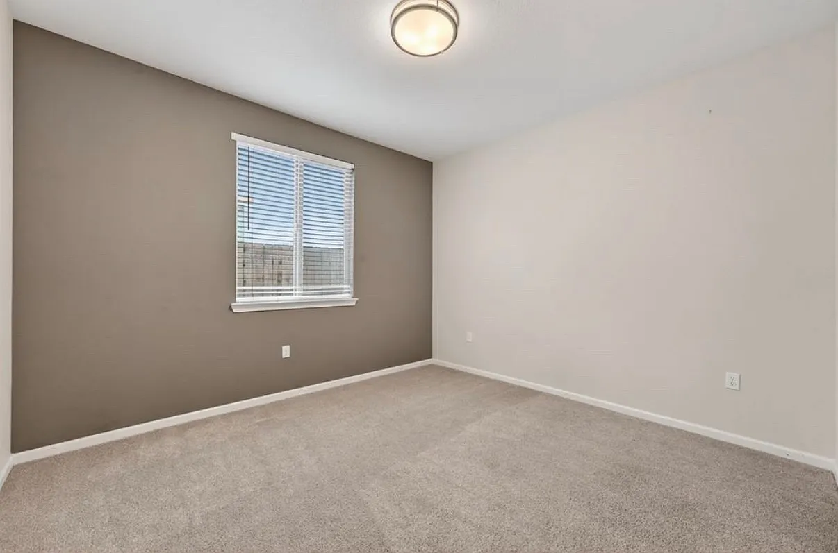 3 bed, 2.5 bath, 2502 sqft, $3,000 — Photo 4