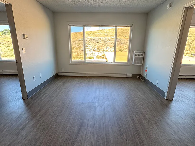Shasta Place Apartments — Photo 12