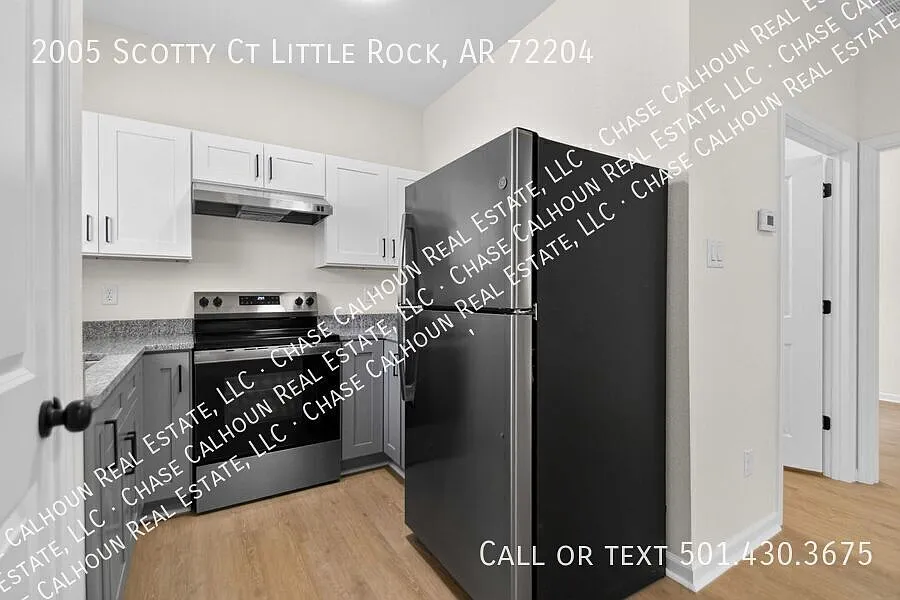Duplex Near University of Arkansas at Little Rock Close to Dining & Entertainment — Photo 2