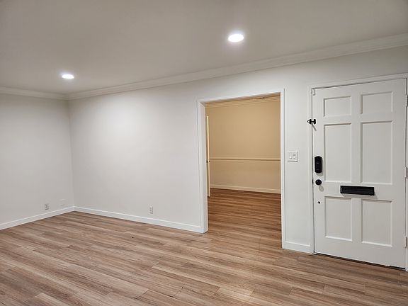 4th image of 2751 Woodlyn Rd