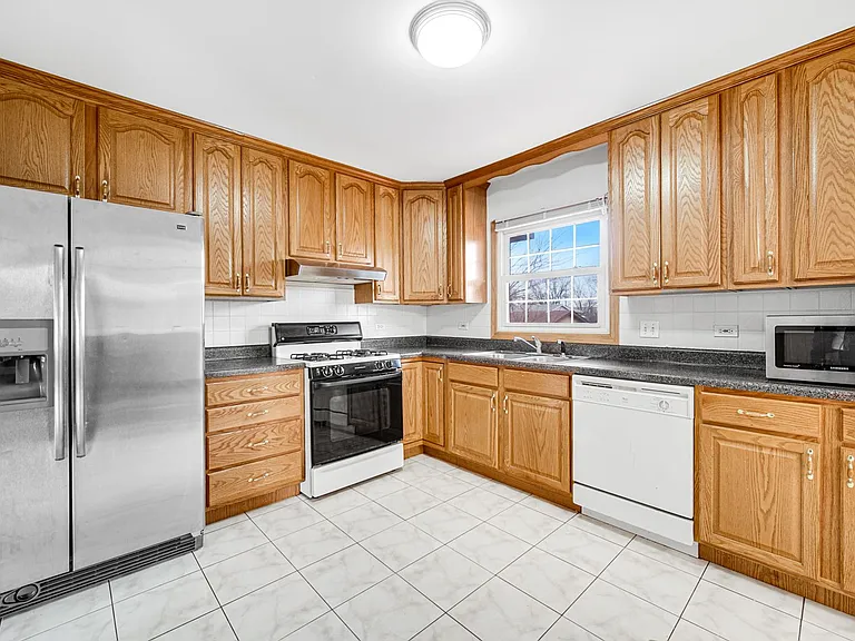 541 S Warrington Rd — Photo 8
