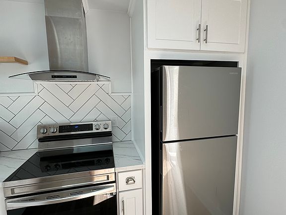 3rd image of 108 Laurel Ave