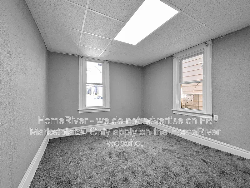 5 bed, 1.0 bath, 1704 sqft, $1,599 — Photo 4