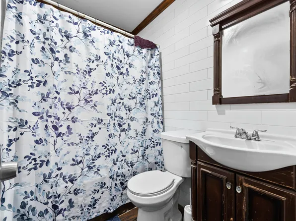 1048 East 94th Street image 10 of 23