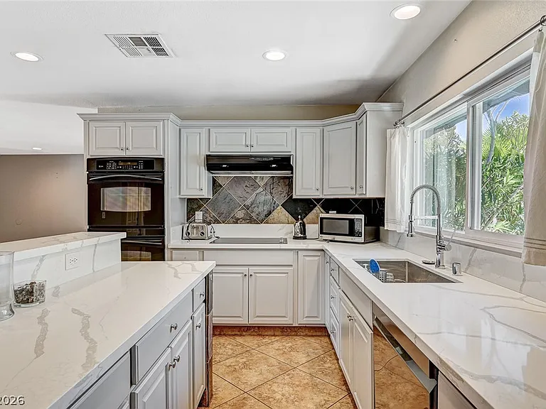 4153 Woodcrest Rd — Photo 16