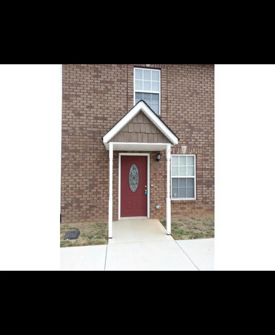 317 Lansinger Ln — Photo 1