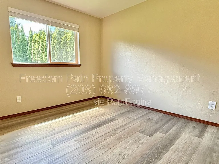 1930 W Canfield Ave — Photo 9
