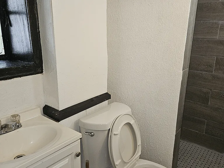 105 Pennsylvania Ave #6 — Photo 9