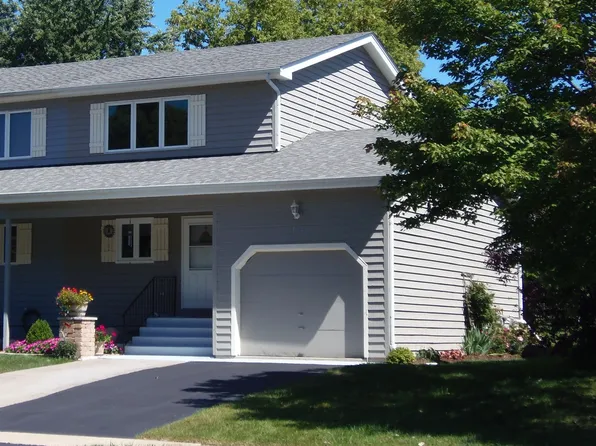 1612 Poplar Ln, Woodstock, IL 60098