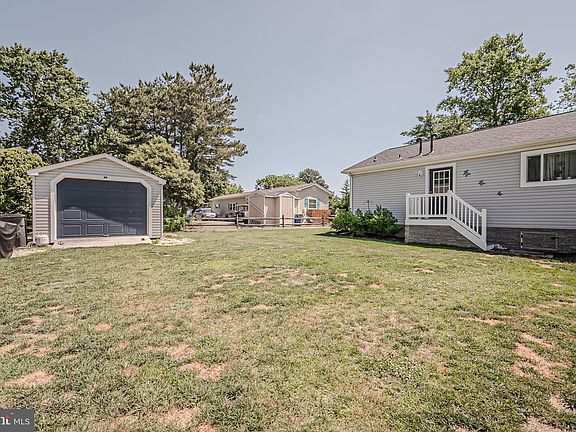 2nd image of 34119 Meadow Ln