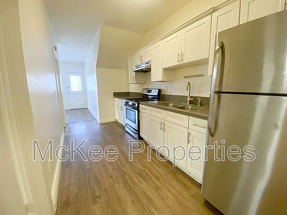 5th image of 2262 Market St APT 2